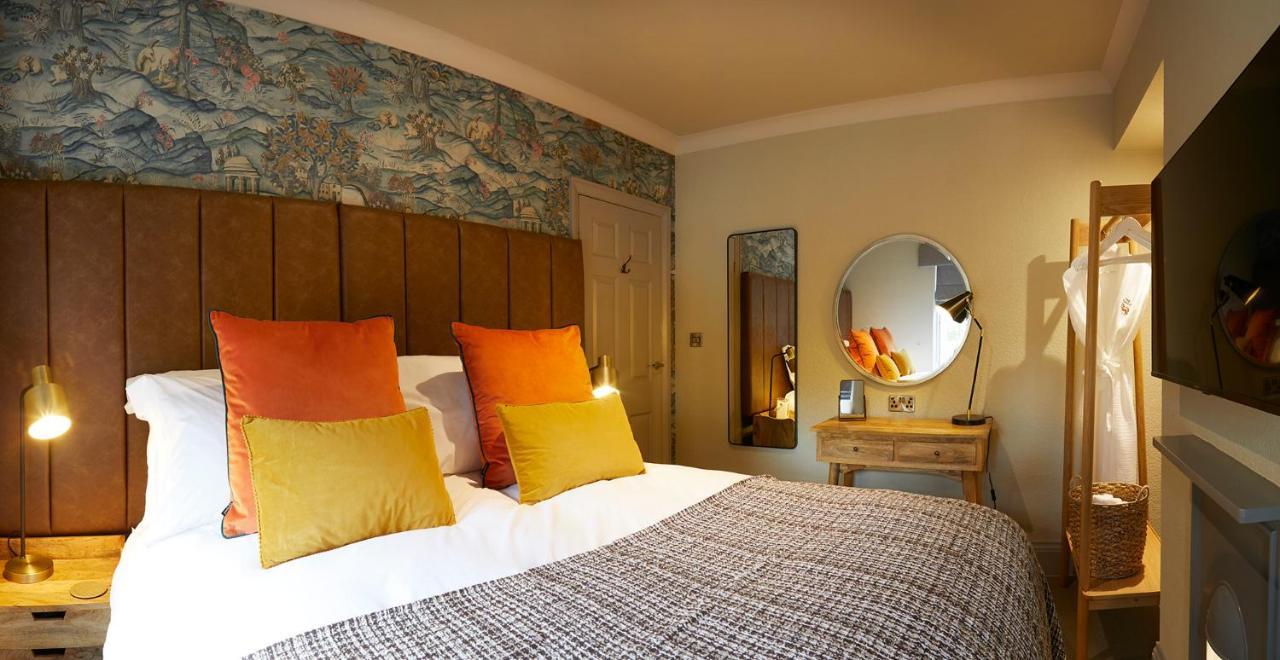 The Plough & 5*